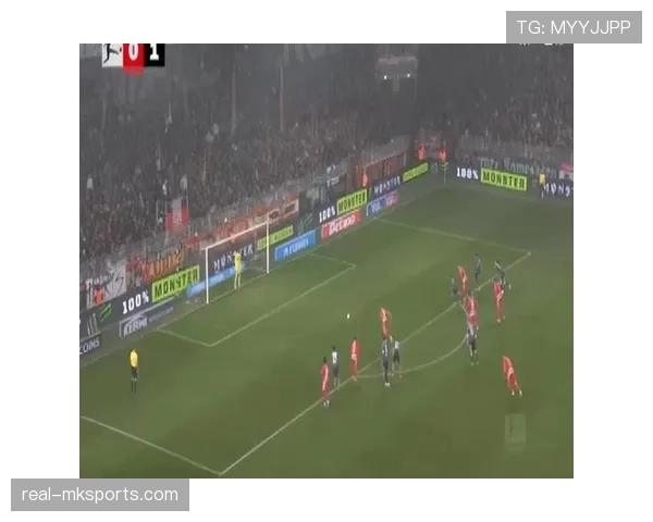 德甲转会市场新星争夺白热化,豪门竞相布局引关注 德甲转会市场新星争夺白热化,豪门竞相布局引关注