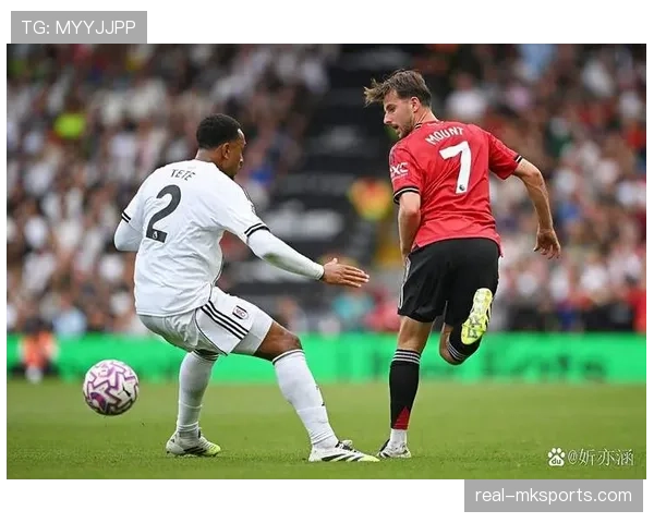 曼联防线重组显成效,新防守战术助推球队状态回升 曼联防线重组显成效,新防守战术助推球队状态回升