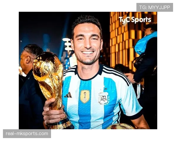 斯卡洛尼引领阿根廷在美洲杯中表现稳健,战术改革带来全方位提升 斯卡洛尼引领阿根廷在美洲杯中表现稳健,战术改革带来全方位提升