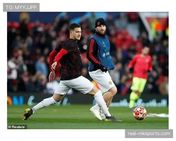 斯通斯与巴斯托尼：出球型中卫的战术路径对比