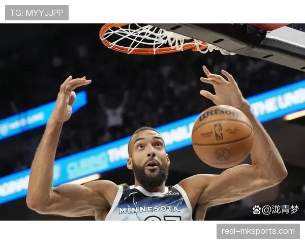 费舍尔关键三分改变战局，老将无球跑动效率超新生代控卫