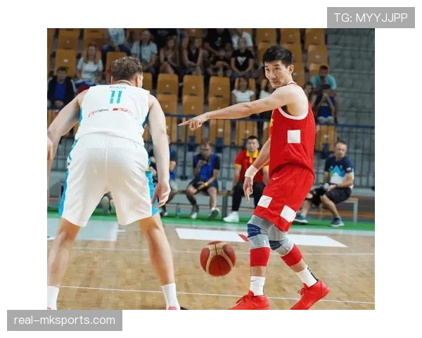 孙铭徽训练完直接拎两袋蛋白粉回家，冰箱塞满鸡胸肉，邻居以为他开健身餐外卖